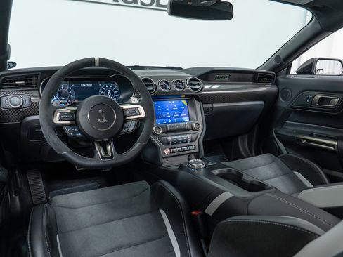 Used 2021 Ford Mustang Shelby GT500 w/ Carbon Fiber Track Pack image 19