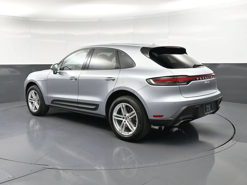 Certified 2025 Porsche Macan AWD/4WD image 3