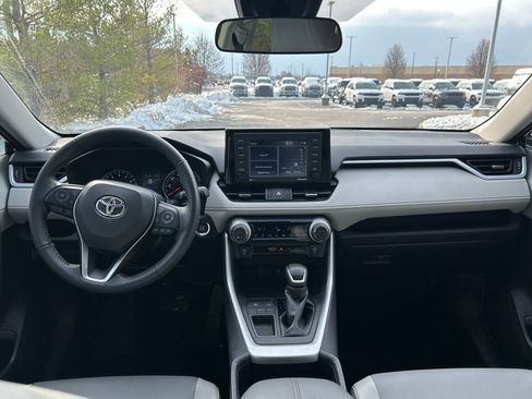 Used 2022 Toyota RAV4 XLE Premium image 9