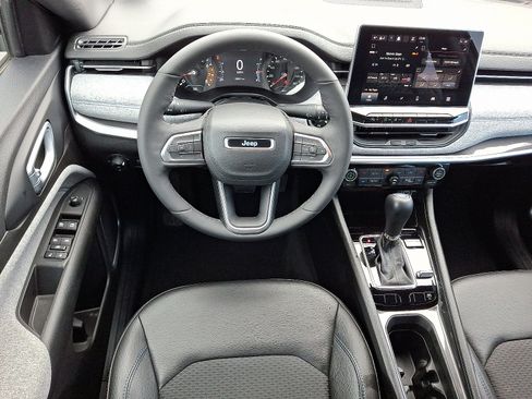 Certified 2023 Jeep Compass Latitude w/ Convenience Group image 11