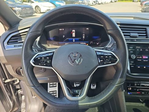 Used 2024 Volkswagen Tiguan SE R-Line AWD/4WD image 17