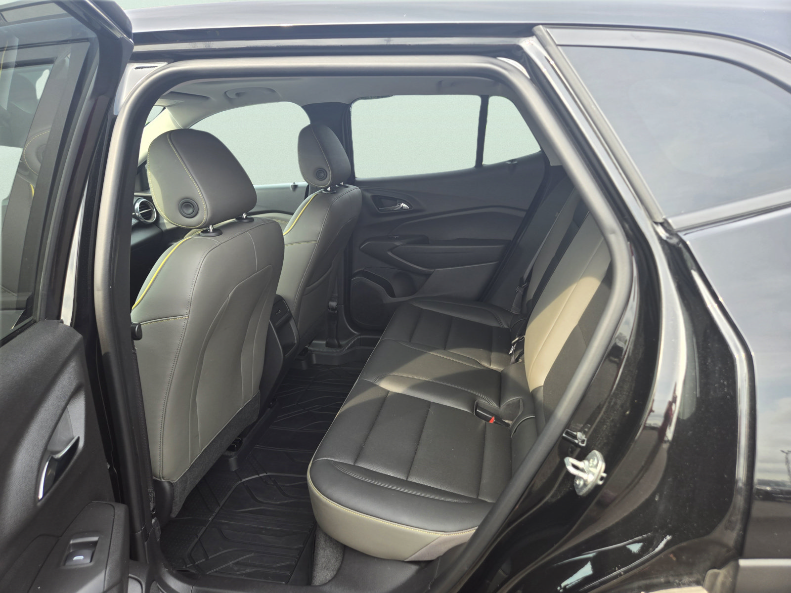 Used 2025 Chevrolet Trax ACTIV w/ Sunroof Package FWD image 11
