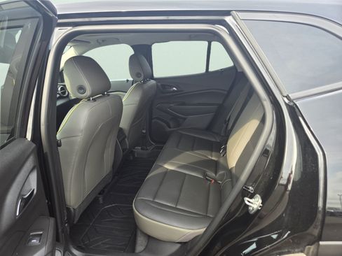 Used 2025 Chevrolet Trax ACTIV w/ Sunroof Package FWD image 11