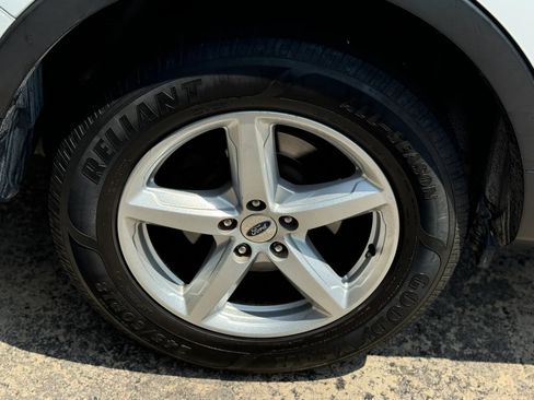 Used 2018 Ford Explorer XLT w/ Equipment Group 202A FWD image 34