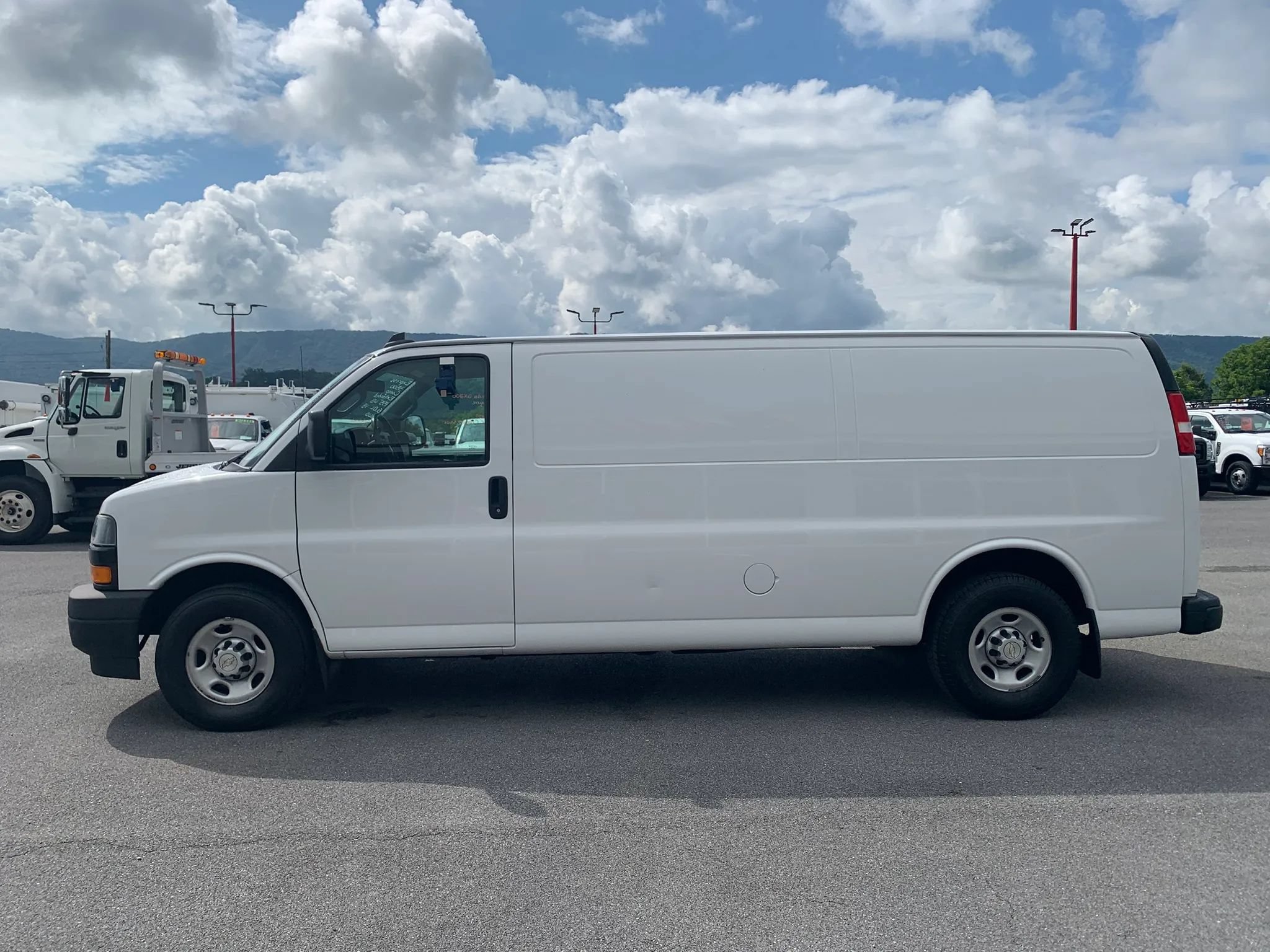 Used 2020 Chevrolet Express 3500 Extended w/ Driver Convenience Package RWD image 6