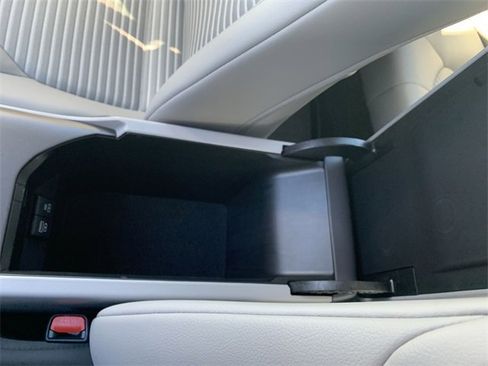 Used 2021 Toyota Camry SE image 26