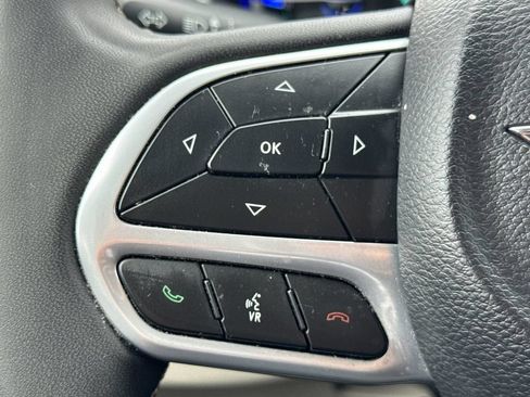 Used 2023 Chrysler Pacifica Touring-L FWD image 26