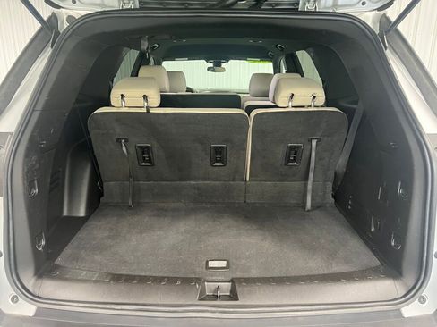 Used 2022 Chevrolet Traverse LS image 8