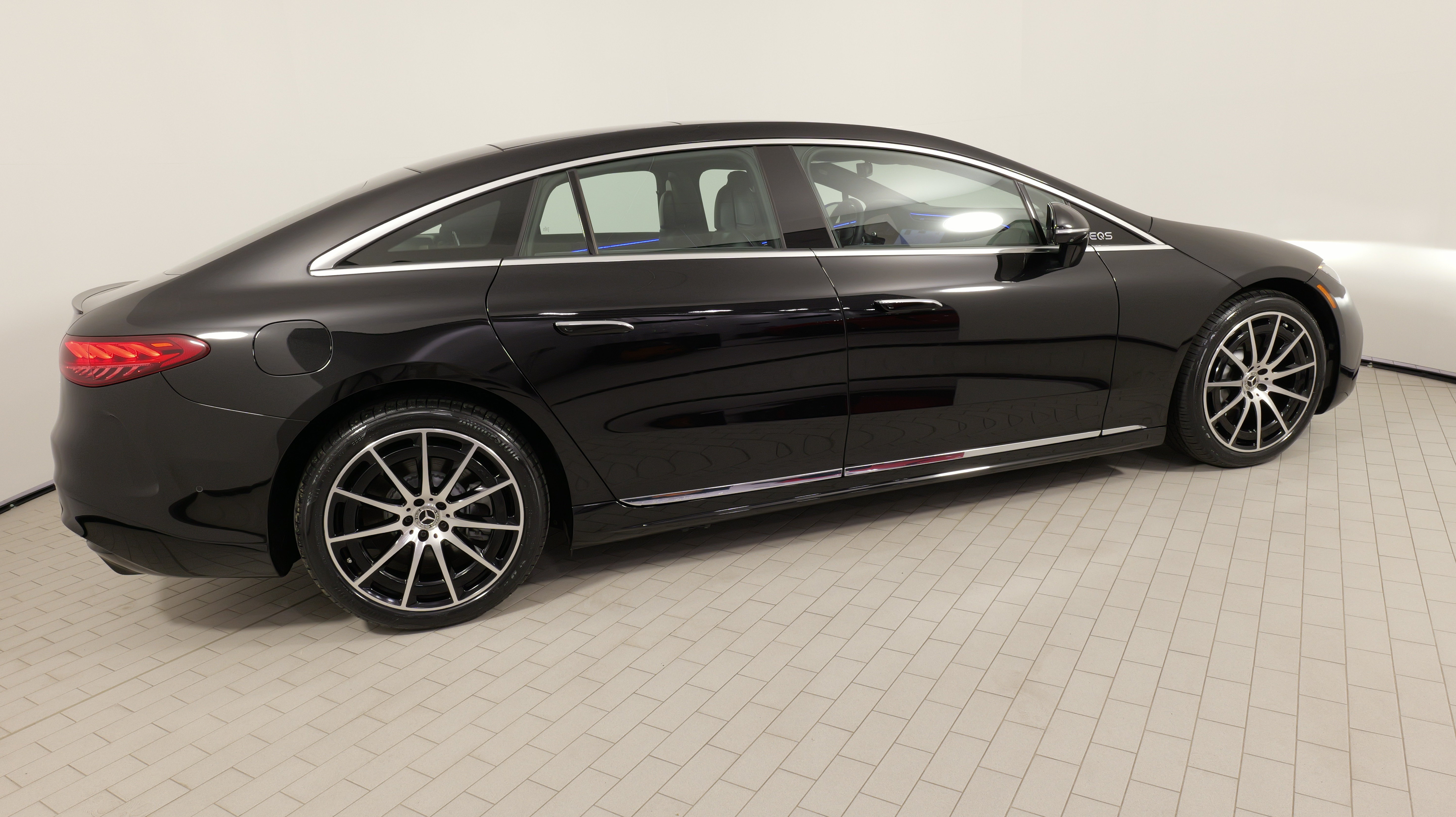Used 2023 Mercedes-Benz EQS 580 4MATIC Sedan image 10