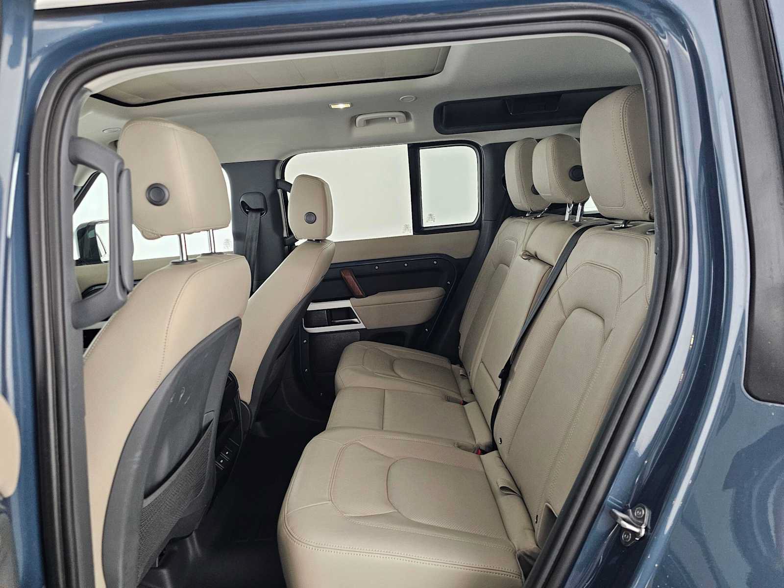 Used 2023 Land Rover Defender 110 S AWD/4WD image 16
