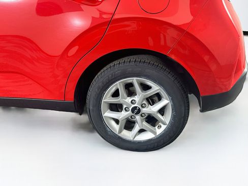 Used 2025 Kia Soul LX w/ LX Technology Package FWD image 11