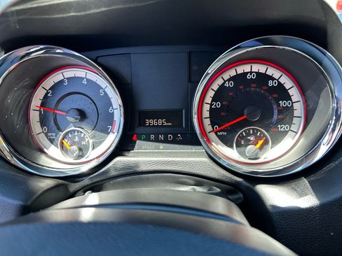Used 2019 Dodge Grand Caravan SE w/ UConnect Hands-Free Group FWD image 14