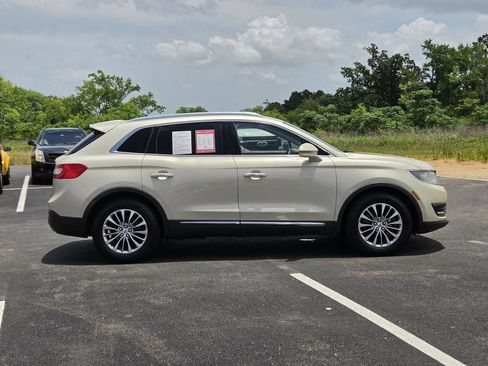 Used 2016 Lincoln MKX Select w/ Select Plus Package FWD image 9