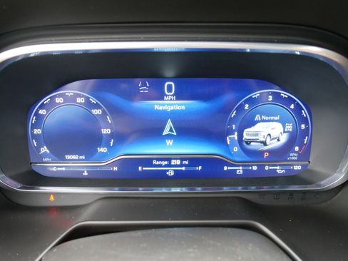 Used 2024 Chevrolet Suburban High Country image 25