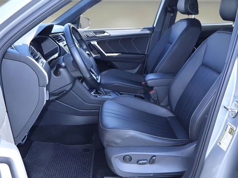 Used 2023 Volkswagen Tiguan SE R-Line image 11