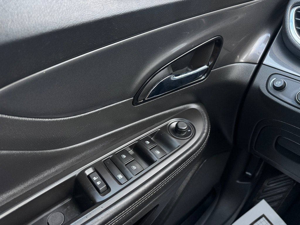 Used 2020 Buick Encore Preferred FWD image 16