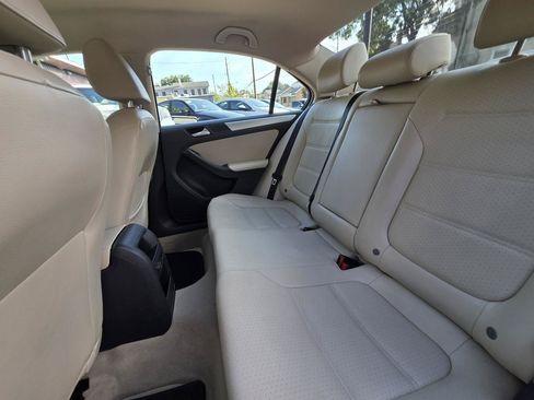 Used 2013 Volkswagen Jetta SE FWD image 30