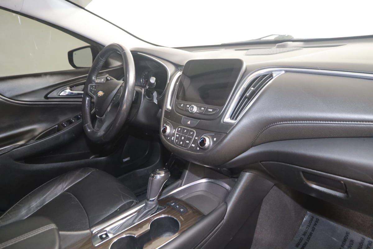 Used 2020 Chevrolet Malibu Premier FWD image 34