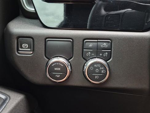Used 2025 GMC Sierra 1500 SLT RWD image 32