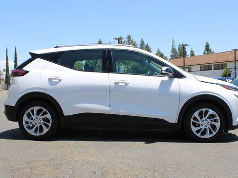 Used 2023 Chevrolet Bolt EUV LT FWD image 39