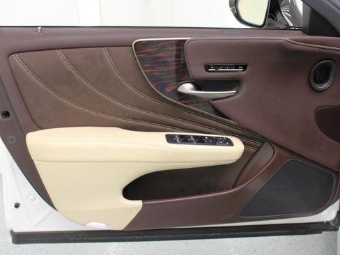Used 2018 Lexus LS 500 w/ Luxury Package RWD image 37
