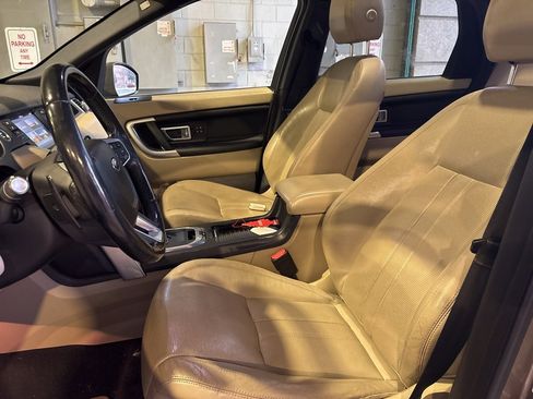 Used 2016 Land Rover Discovery Sport HSE image 11