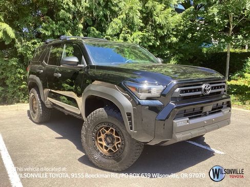 Used 2025 Toyota 4Runner SR5 AWD/4WD image 1