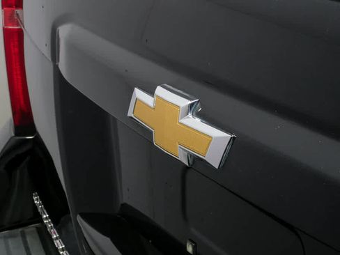 Used 2018 Chevrolet Suburban LT AWD/4WD image 39