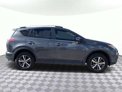Used 2018 Toyota RAV4 XLE image 2