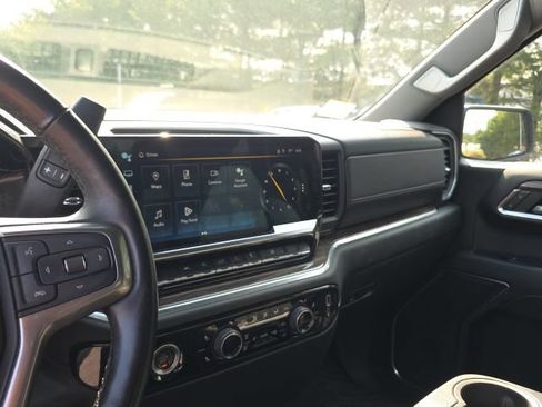 Used 2023 Chevrolet Silverado 1500 LT AWD/4WD image 8