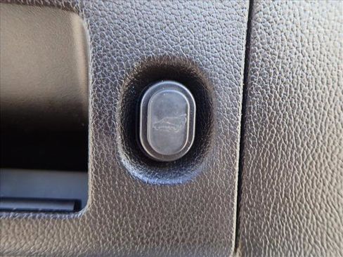 Used 2017 GMC Yukon SLE w/ SLE Value Package image 9