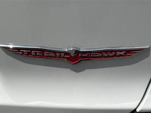 Used 2021 Jeep Cherokee Trailhawk AWD/4WD image 24