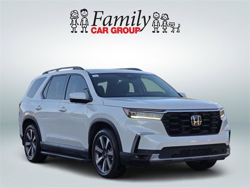 Used 2025 Honda Pilot Elite image 2