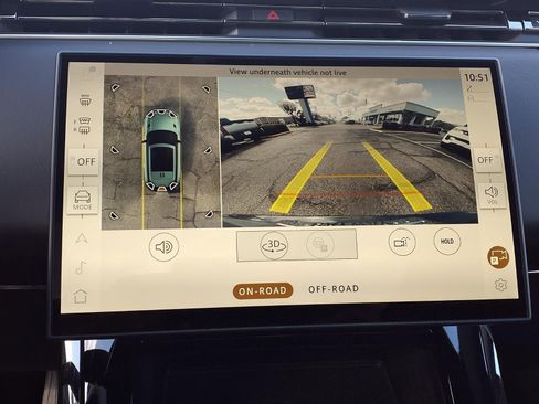 Used 2025 Land Rover Range Rover Sport SE AWD/4WD image 4
