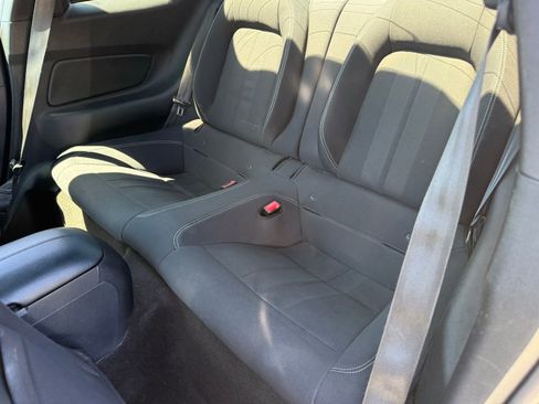 Used 2018 Ford Mustang Coupe RWD image 11