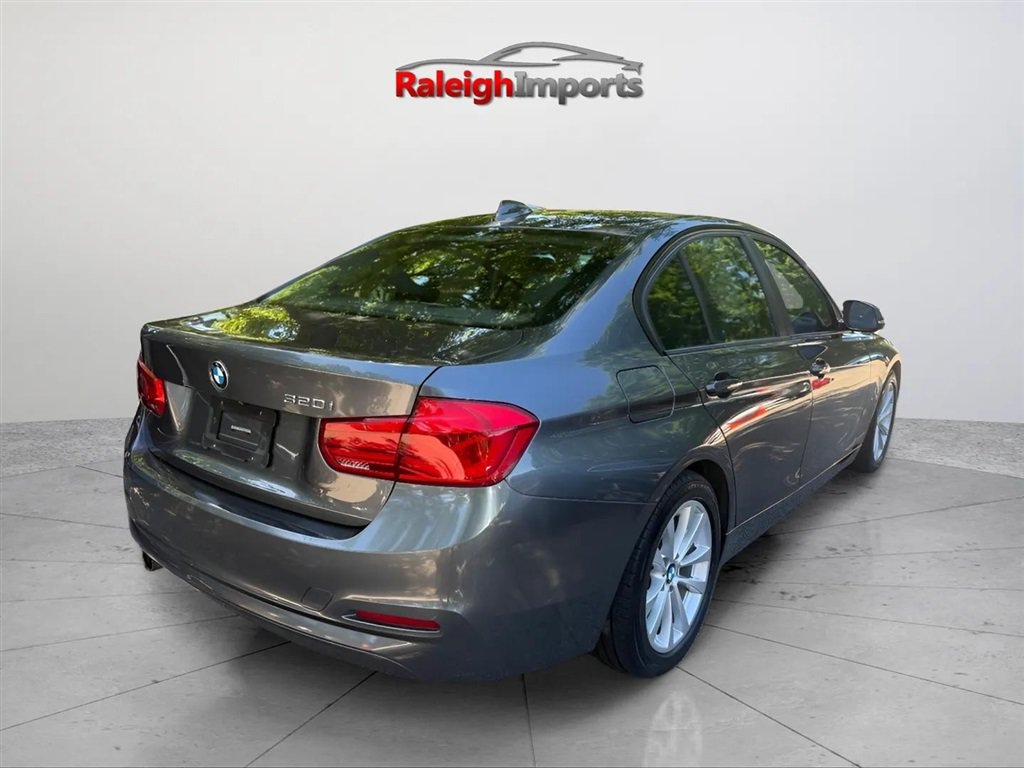 Used 2018 BMW 320i Sedan RWD image 5