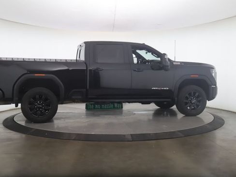 Used 2024 GMC Sierra 2500 AT4 w/ AT4 Premium Plus Package AWD/4WD image 6