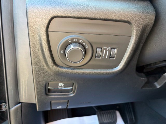 Used 2023 Jeep Grand Cherokee Laredo X AWD/4WD image 25