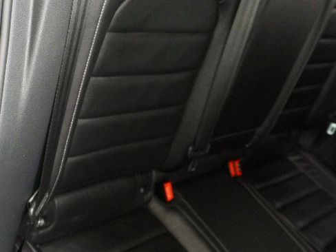 Used 2016 Volkswagen Golf R 4-Door image 8