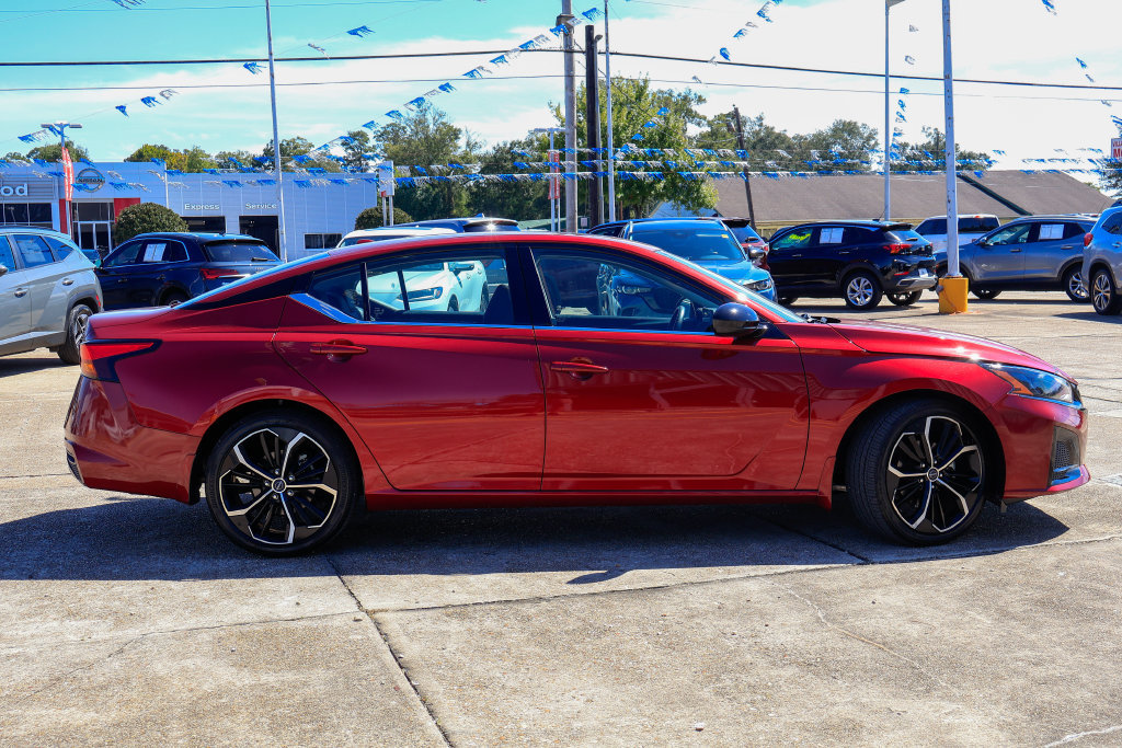 Used 2023 Nissan Altima 2.5 SR w/ SR Premium Package FWD image 22