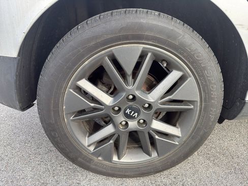 Certified 2021 Kia Soul S image 11