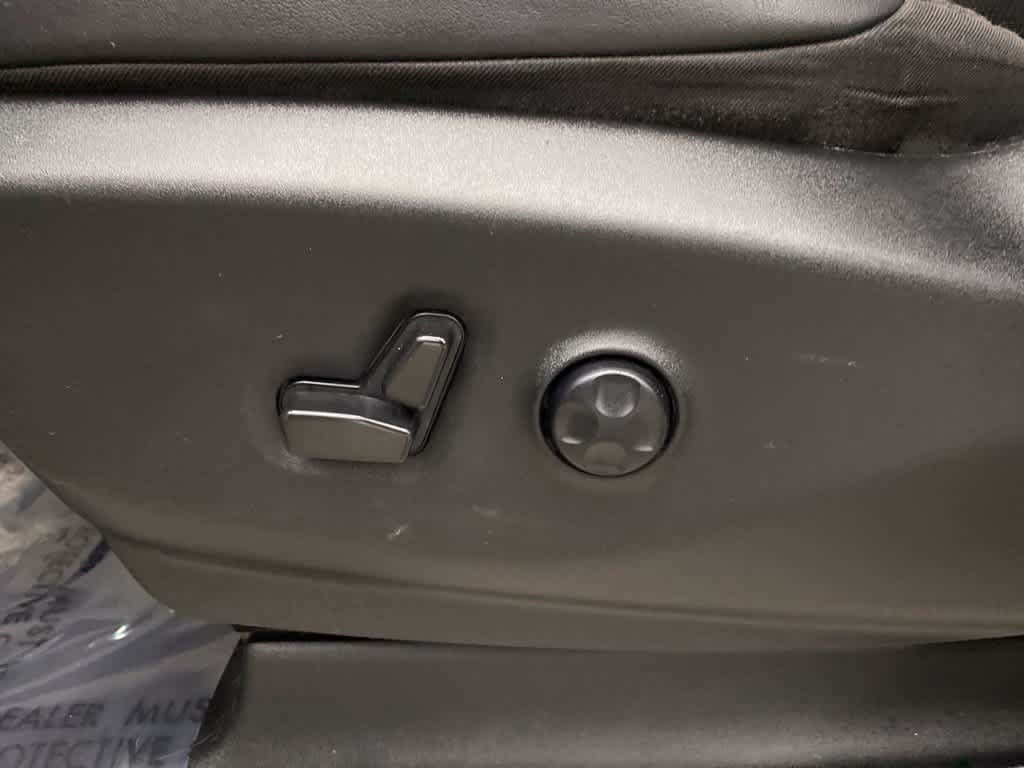 Used 2024 Chrysler Pacifica Touring-L FWD image 14