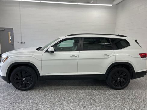 New 2026 Volkswagen Atlas SE FWD image 2