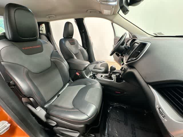 Used 2016 Jeep Cherokee Trailhawk AWD/4WD image 21