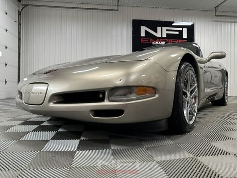 Used 2000 Chevrolet Corvette Coupe w/ Memory Pkg RWD image 22