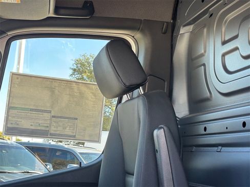 Used 2025 Mercedes-Benz Sprinter 2500 image 13