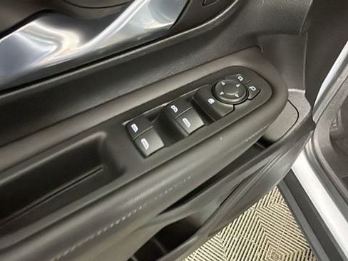 Used 2023 GMC Terrain SLE FWD image 10