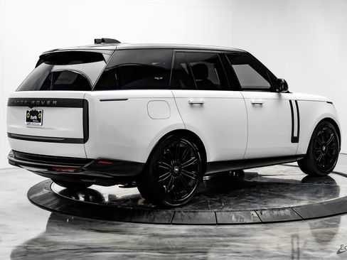 Used 2024 Land Rover Range Rover SE image 12