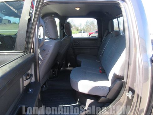 Used 2024 RAM 2500 Tradesman w/ Chrome Appearance Group image 13