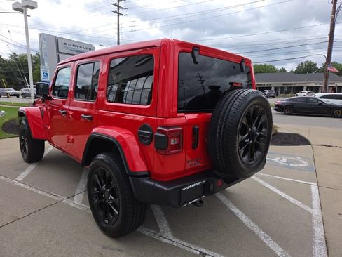 Certified 2025 Jeep Wrangler Unlimited Sahara w/ Safety Group AWD/4WD image 9
